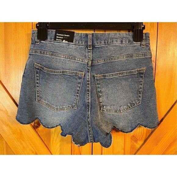 Love Tree Denim shorts scalloped hem size Small medium wash nwt (2169) - Picture 2 of 4